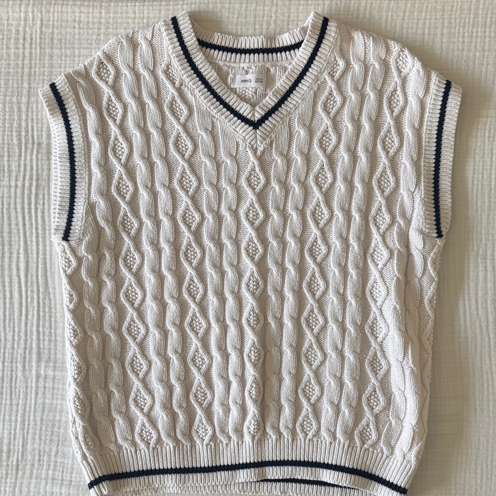 Mango Girls Cable Knit Sleeveless Sweater Vest, like new, size 11-12